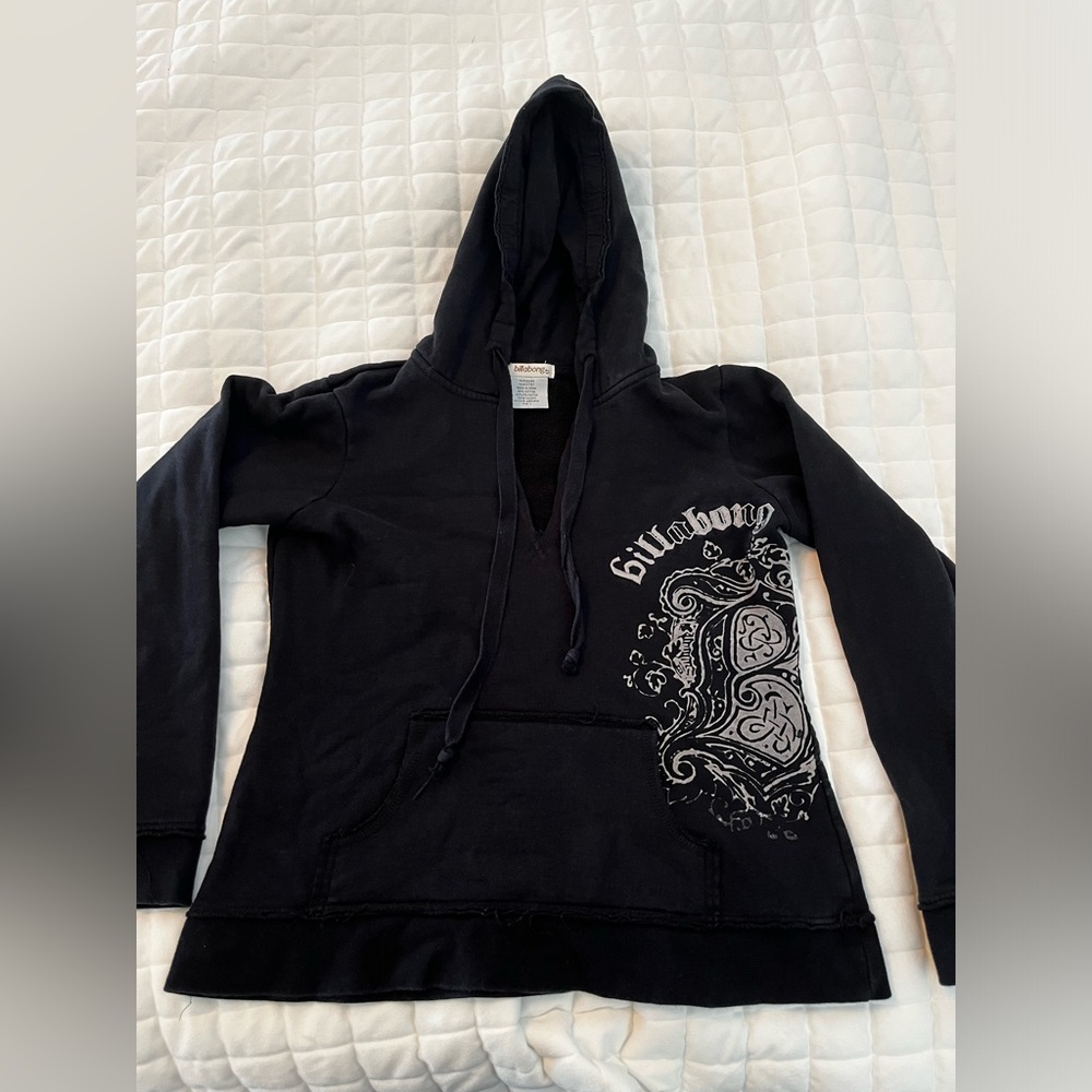 Vintage women’s black Billabong sweatshirt. Size large